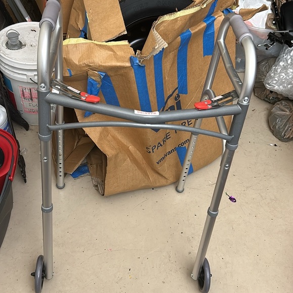 Just a little piece of help to so you can continue moving around - Picture 2 of 4